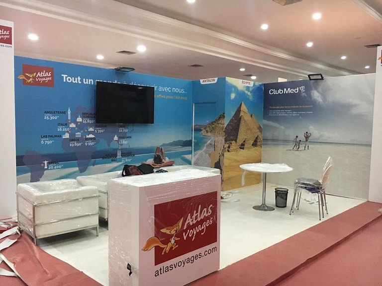 Atlas Voyages — Stand & habillage graphique par Sign Print