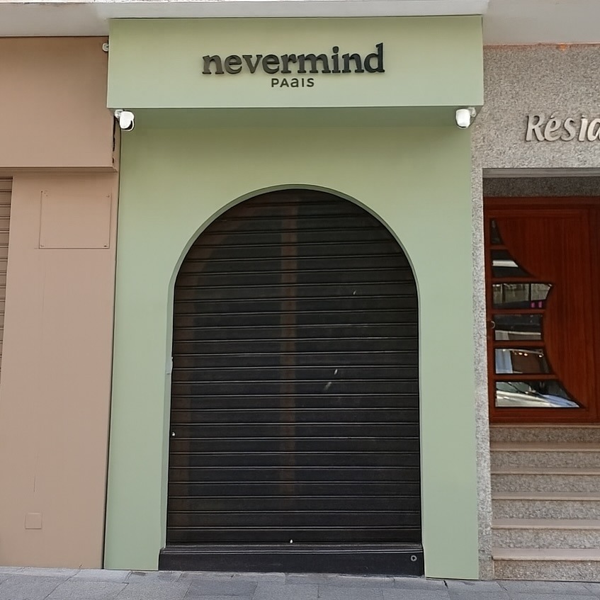 Never Mind — Néon & lettrage par Sign Print