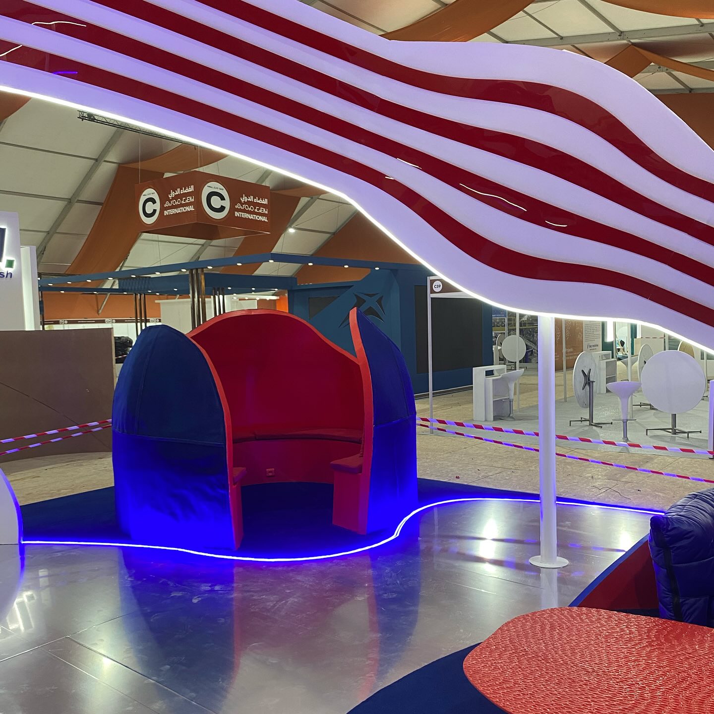 Espace International — Stand scénographie & LED par Sign Print